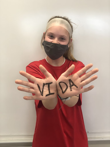 Girl holding out her hands that reads 'VIDA'
